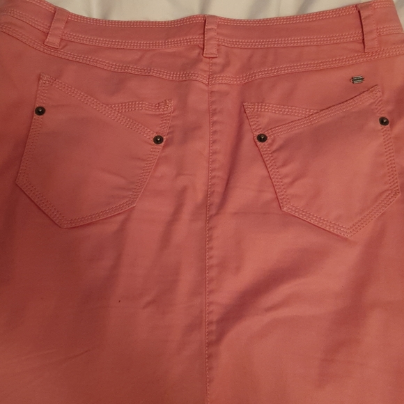 Tommy Hilfiger denium Skirt,new - Picture 3 of 6